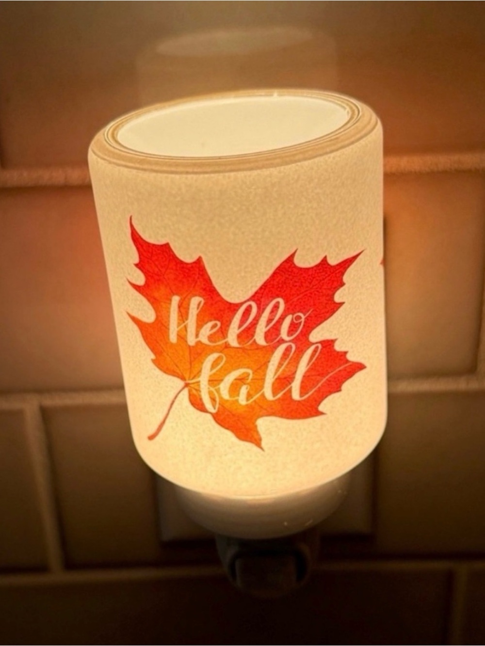Scentsy Plug-In Wax Melter with Fall Leaf Design